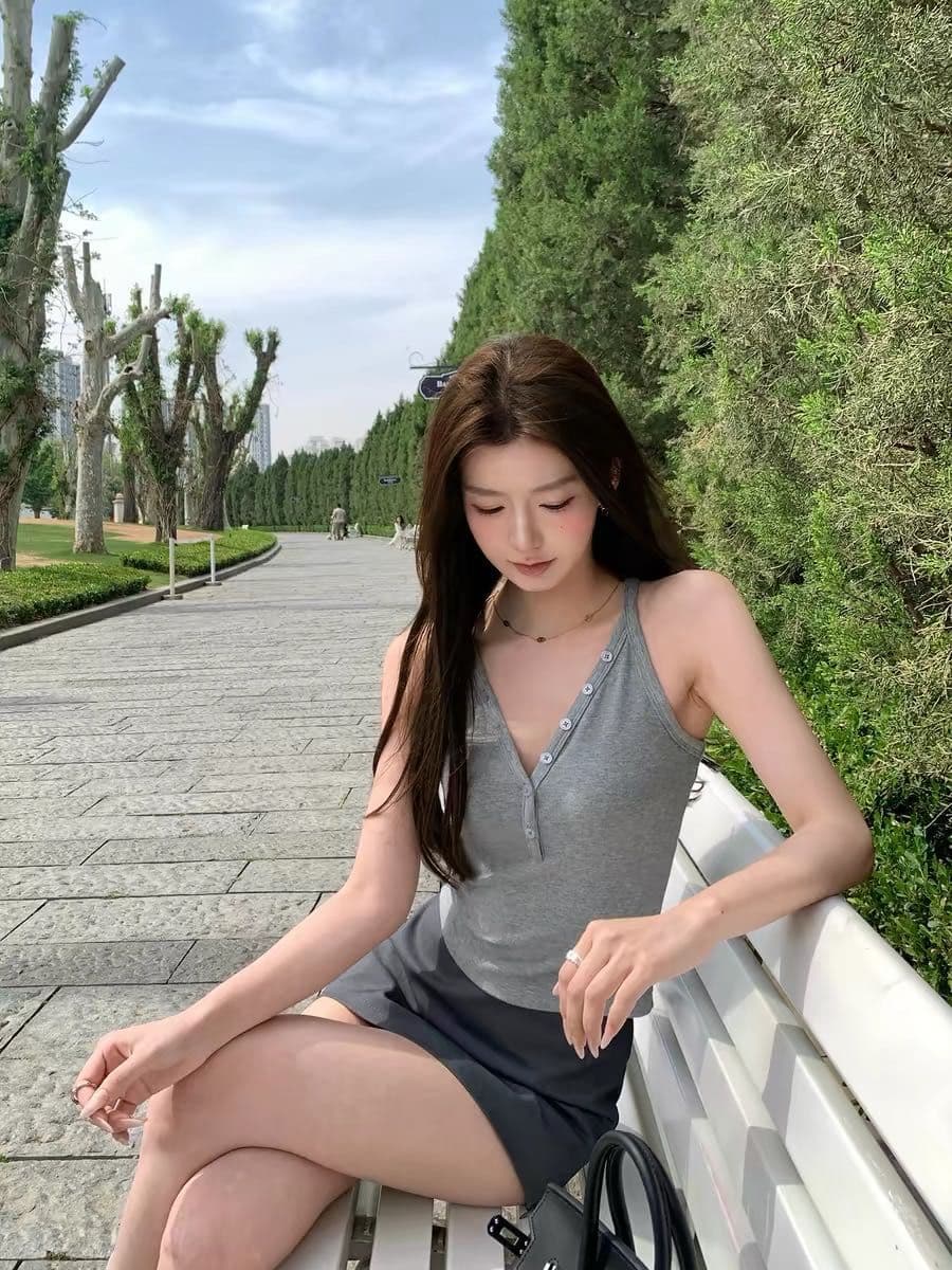 한 부서 반 개방 버클 V넥 리브 캐미솔 여름 몸매 가꾸기 슬림해 보이는 민소매 기본 셔츠 인사이드 가져 가라. 단색 어깨 상세 이미지 16