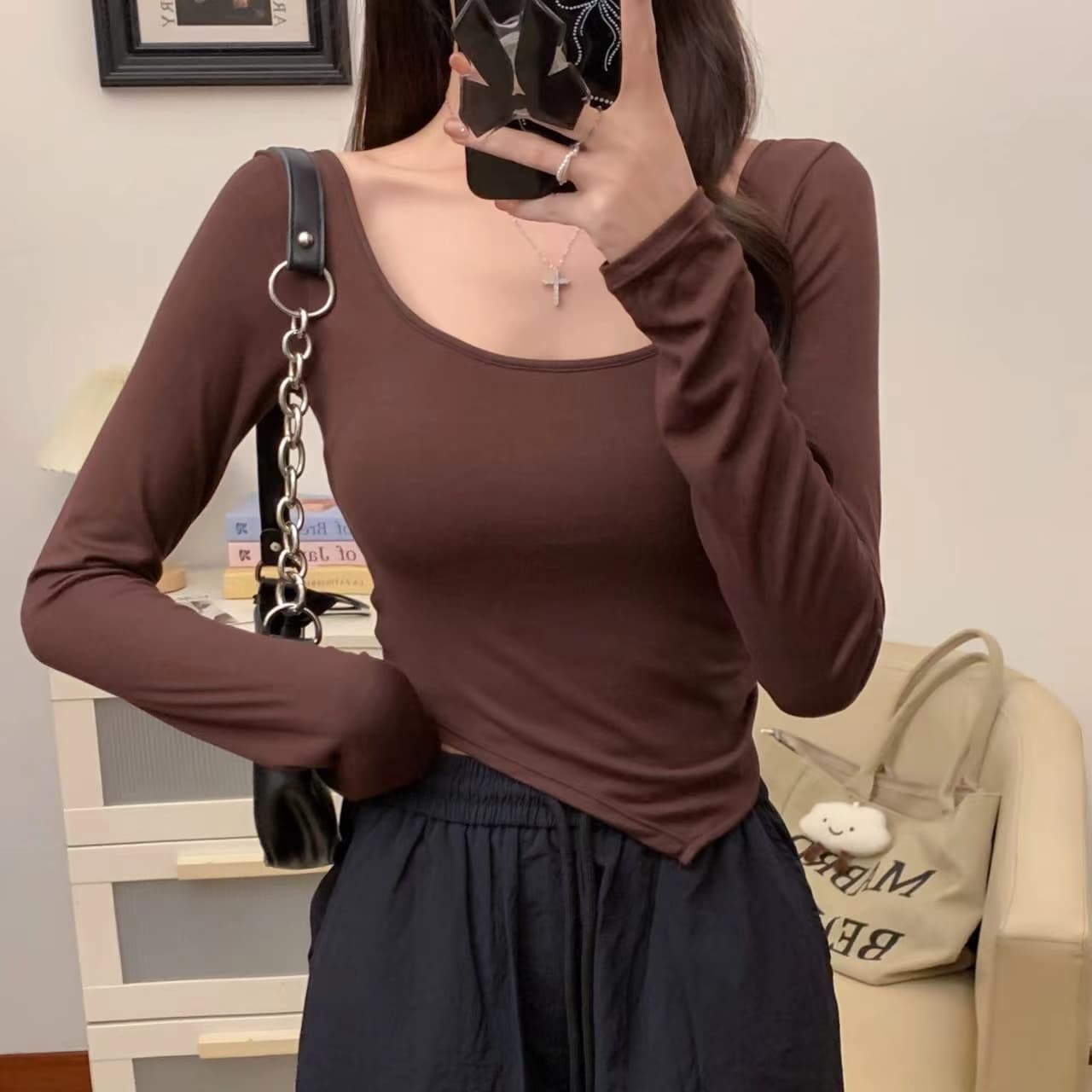 긴팔 티셔츠 여성 백리스 섹시함 인사이드 가져 가라. 봄 새로운 한국 스타일 몸매 가꾸기 슬림해 보이는 기본 셔츠 맨위 상세 이미지 4