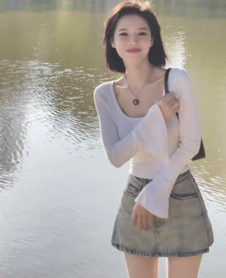 가을 겨울 긴팔 티셔츠 여성 기본 셔츠 패션 몸매 가꾸기 나팔 소매 쇼트 스타일 순수한 욕망 바람 맨위 상세 이미지 10