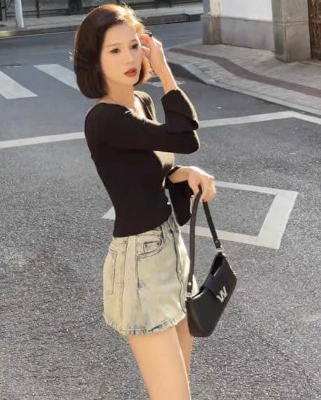 가을 겨울 긴팔 티셔츠 여성 기본 셔츠 패션 몸매 가꾸기 나팔 소매 쇼트 스타일 순수한 욕망 바람 맨위 상세 이미지 12
