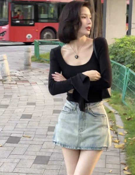 가을 겨울 긴팔 티셔츠 여성 기본 셔츠 패션 몸매 가꾸기 나팔 소매 쇼트 스타일 순수한 욕망 바람 맨위 상세 이미지 15