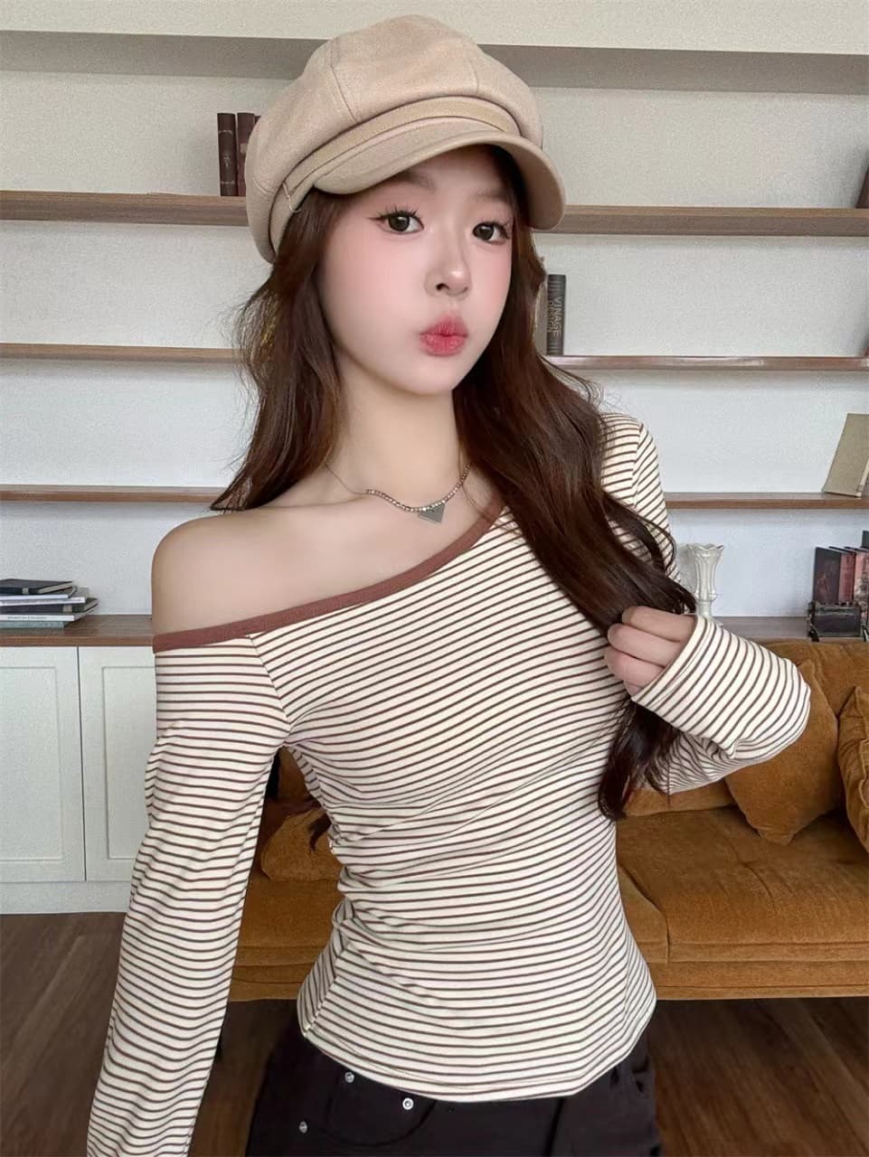 이른 가을 새로운 순수한 욕망 양모 스트라이프 비스듬한 어깨 보온 긴팔 티셔츠 여성 몸매 가꾸기 고정 벨트 가슴 패드 슬림해 보이는 이미지 4