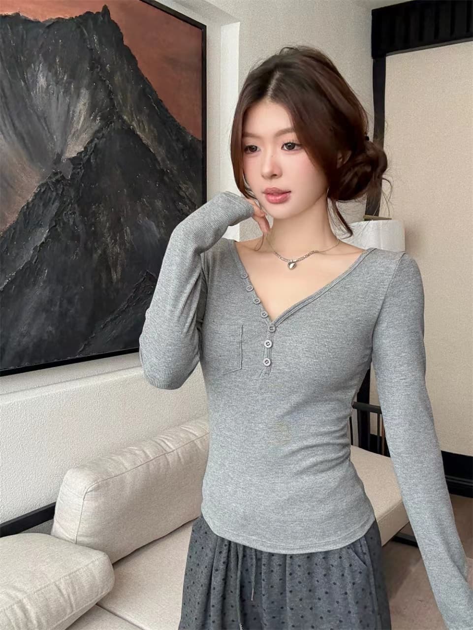 이른 가을 새로운 순수한 욕망 연삭 털 V넥 단추 디자인 보온 긴팔 티셔츠 몸매 가꾸기 여성 고정 벨트 가슴 패드 이미지 4