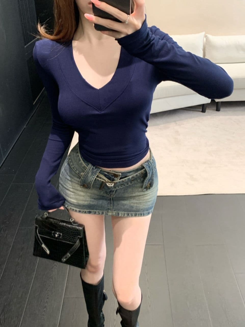 이른 가을 새로운 순수한 욕망 섹시함 깊은 V 넥 긍정적 인 어깨 긴팔 몸매 가꾸기 슬림해 보이는 다용도 작은 대중 기본 셔츠 맨위 이미지 2