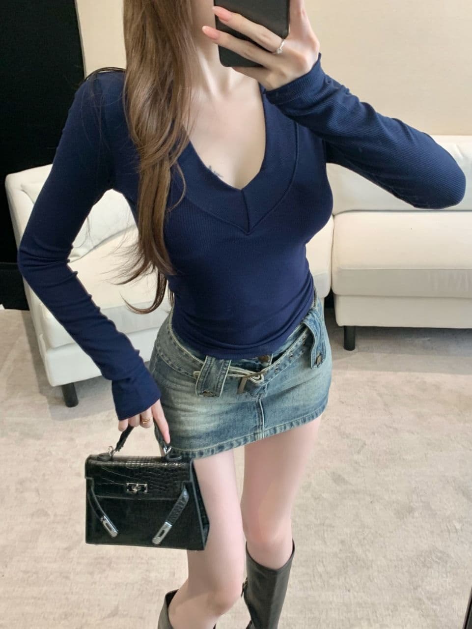 이른 가을 새로운 순수한 욕망 섹시함 깊은 V 넥 긍정적 인 어깨 긴팔 몸매 가꾸기 슬림해 보이는 다용도 작은 대중 기본 셔츠 맨위 상세 이미지 5