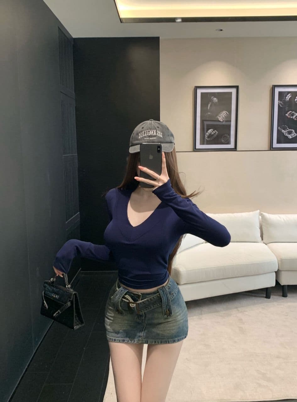 이른 가을 새로운 순수한 욕망 섹시함 깊은 V 넥 긍정적 인 어깨 긴팔 몸매 가꾸기 슬림해 보이는 다용도 작은 대중 기본 셔츠 맨위 상세 이미지 6