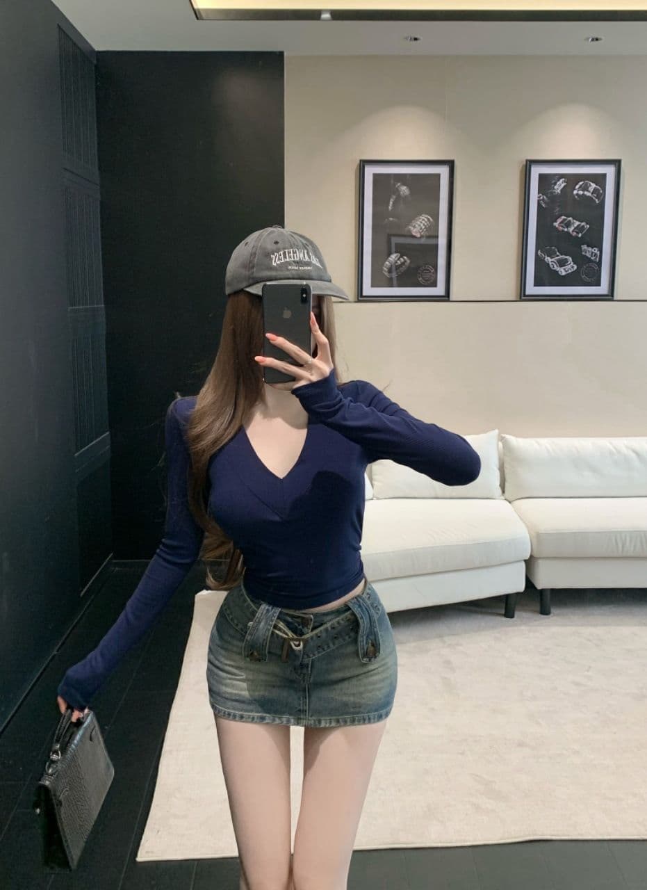 이른 가을 새로운 순수한 욕망 섹시함 깊은 V 넥 긍정적 인 어깨 긴팔 몸매 가꾸기 슬림해 보이는 다용도 작은 대중 기본 셔츠 맨위 상세 이미지 7
