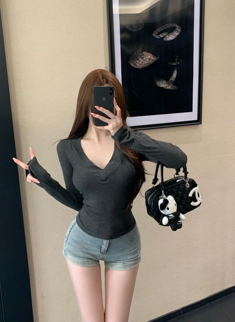 이른 가을 새로운 순수한 욕망 섹시함 깊은 V 넥 긍정적 인 어깨 긴팔 몸매 가꾸기 슬림해 보이는 다용도 작은 대중 기본 셔츠 맨위 상세 이미지 13