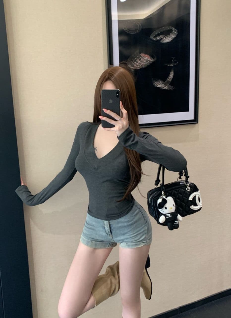이른 가을 새로운 순수한 욕망 섹시함 깊은 V 넥 긍정적 인 어깨 긴팔 몸매 가꾸기 슬림해 보이는 다용도 작은 대중 기본 셔츠 맨위 상세 이미지 16