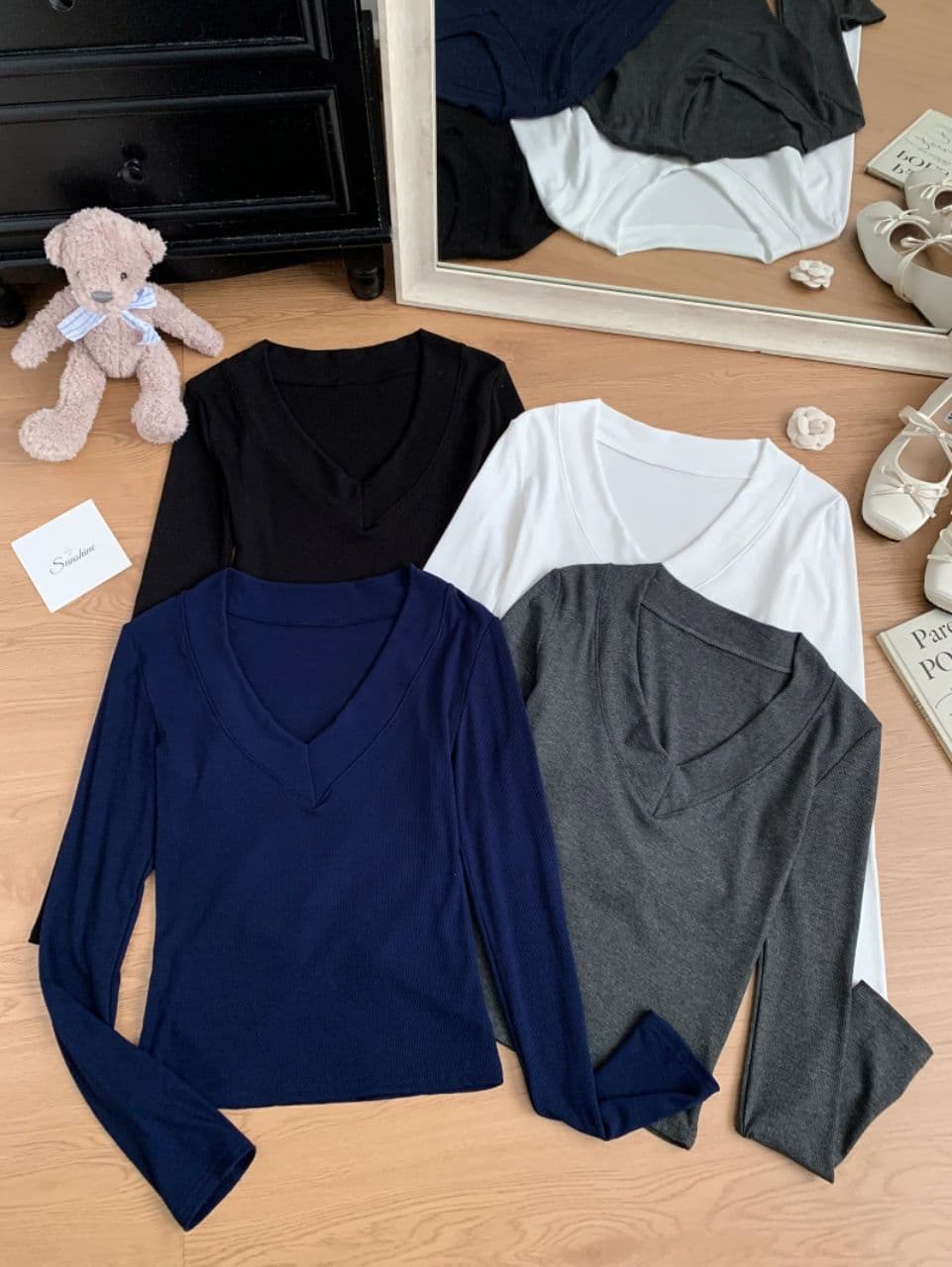 이른 가을 새로운 순수한 욕망 섹시함 깊은 V 넥 긍정적 인 어깨 긴팔 몸매 가꾸기 슬림해 보이는 다용도 작은 대중 기본 셔츠 맨위 상세 이미지 18
