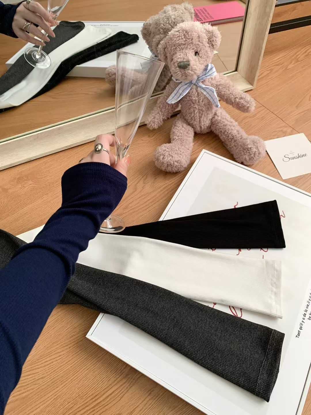 이른 가을 새로운 순수한 욕망 섹시함 깊은 V 넥 긍정적 인 어깨 긴팔 몸매 가꾸기 슬림해 보이는 다용도 작은 대중 기본 셔츠 맨위 상세 이미지 21