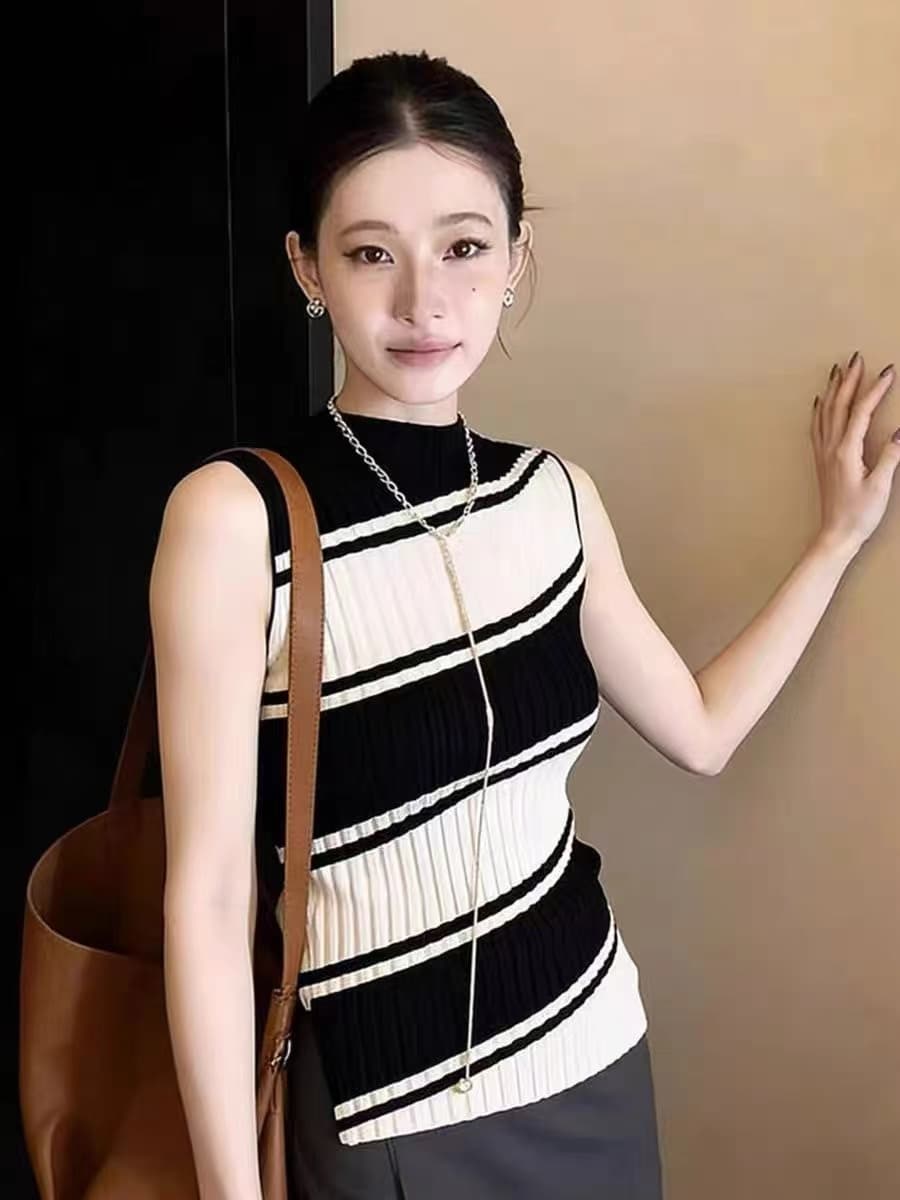 올해 인기 ~ 중 폭발 여성 의류 여름 2026 년 새로운 연령 감소 레트로 배색 해군 칼라 민소매 니트 스웨터 이미지 3