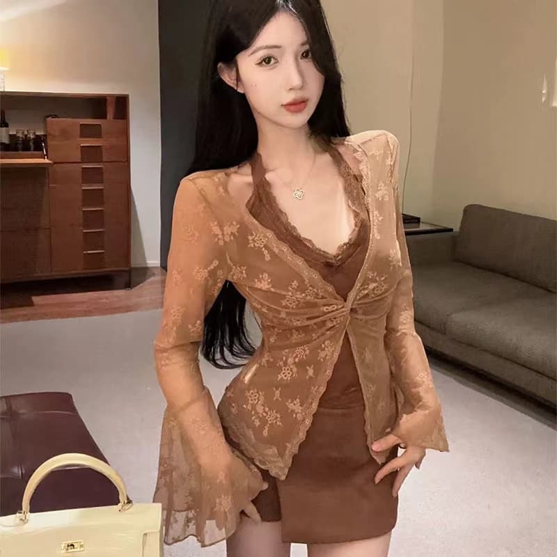 레트로 레이스 바람 셔츠 V넥 비틀림 페이크 레이어드 나팔 소매 몸매 가꾸기 인사이드 가져 가라. 여성 새로운 짧은 맨위 상세 이미지 4