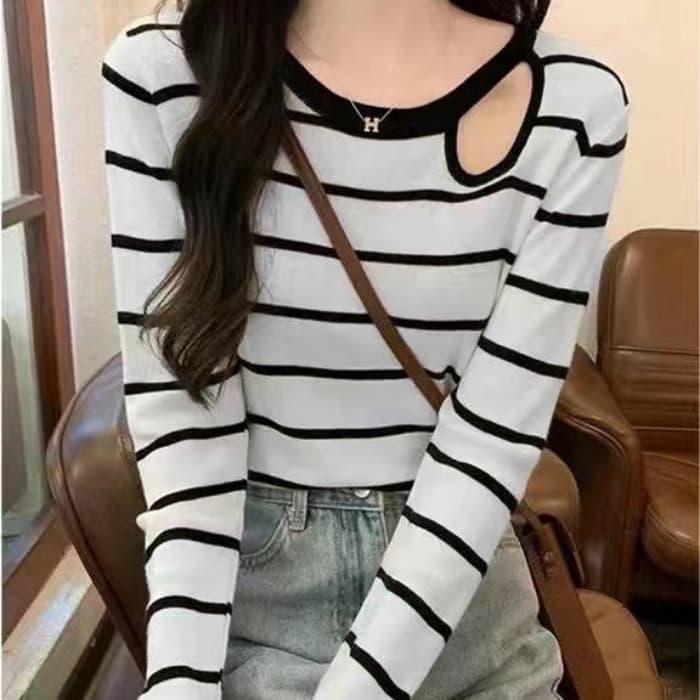 한국 동대문 2026 가을 새로운 단색 루즈핏 슬림해 보이는 실 빈 풀오버 긴팔 니트 스웨터 맨위 여성 트렌디 이미지 2