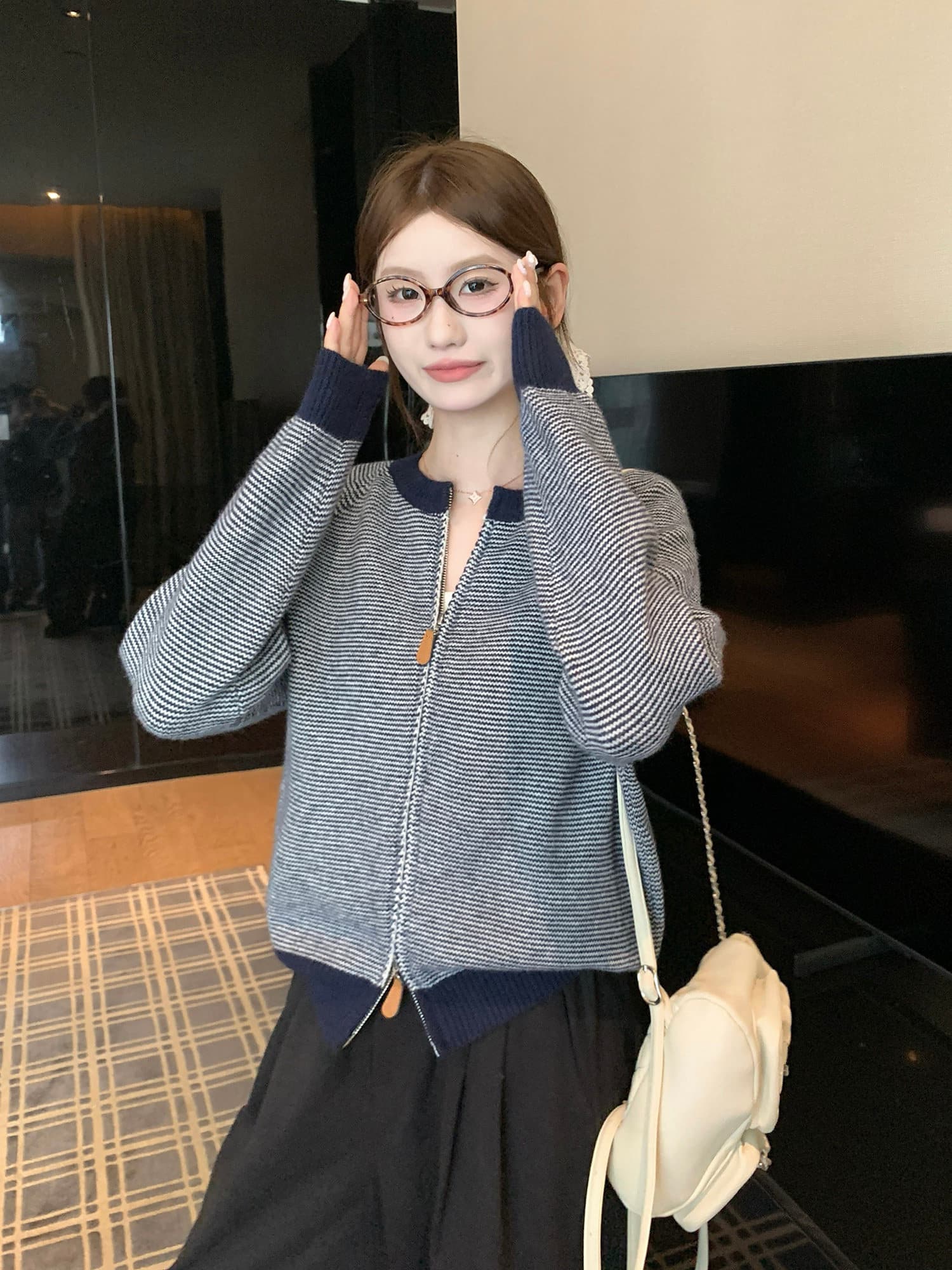 한 부서 배색 파란색 스트라이프 지퍼 스웨터 여성 코트 가을 겨울 느긋한 바람 루즈핏 캐주얼 니트 오픈 가디건 맨위 상세 이미지 16