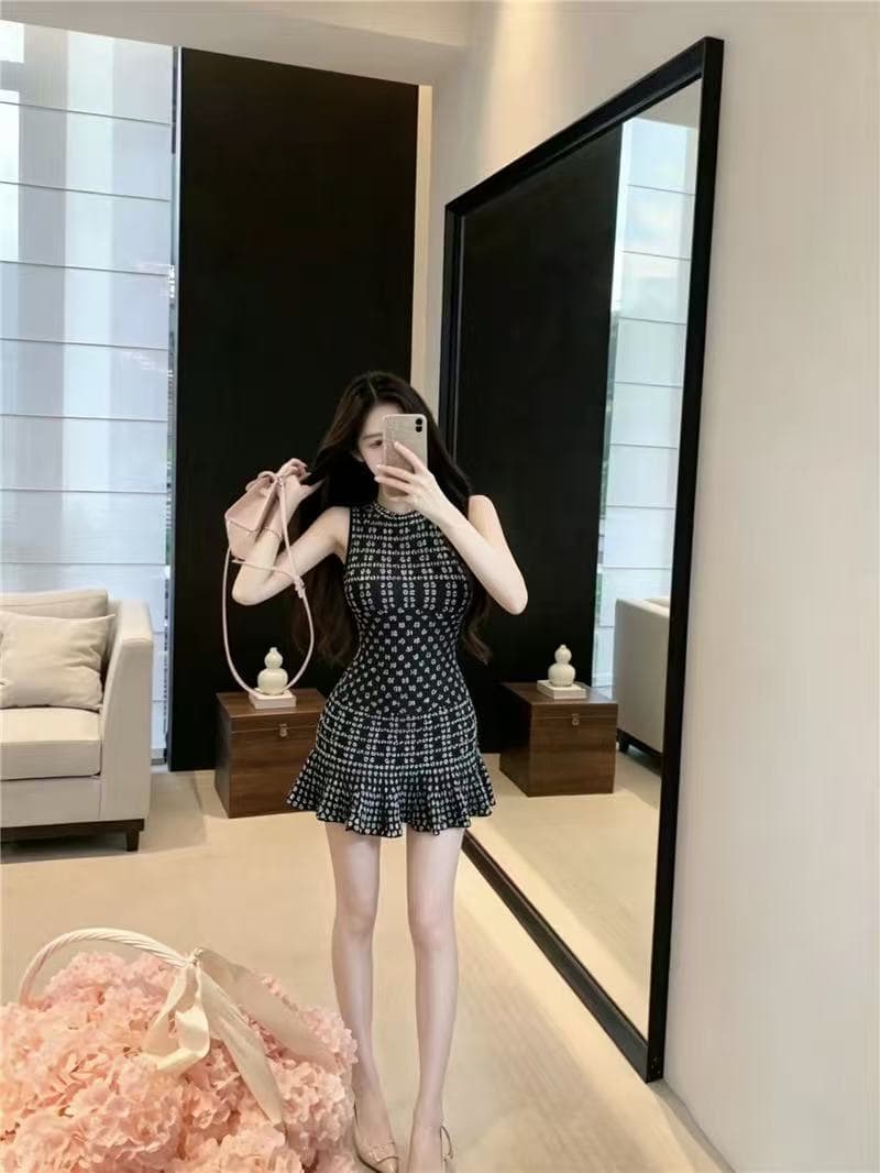 프랑스식 섹시함 허리 수축 타이트 스커트 여성 드레스 여름 검정색 꽃무늬 라운드 넥 품격 한 마디 치마 민소매 미니 스커트 상세 이미지 1