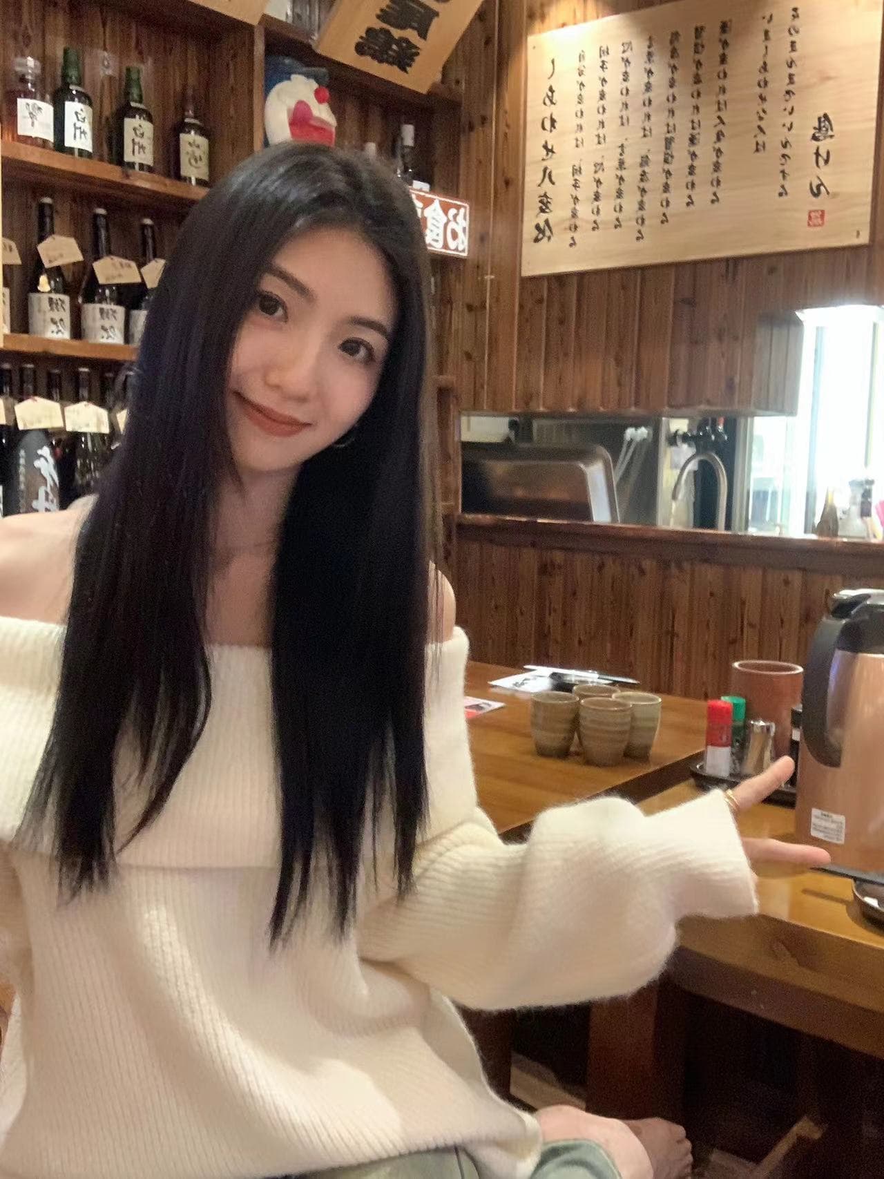 화이트 오프숄더 디자인 센스 작은 대중 우유 씽 하는 소리 부드러운 찹쌀 풀오버 스웨터 여자 가을 겨울 슈퍼 잘 생긴 니트 스웨터 맨위 상세 이미지 6