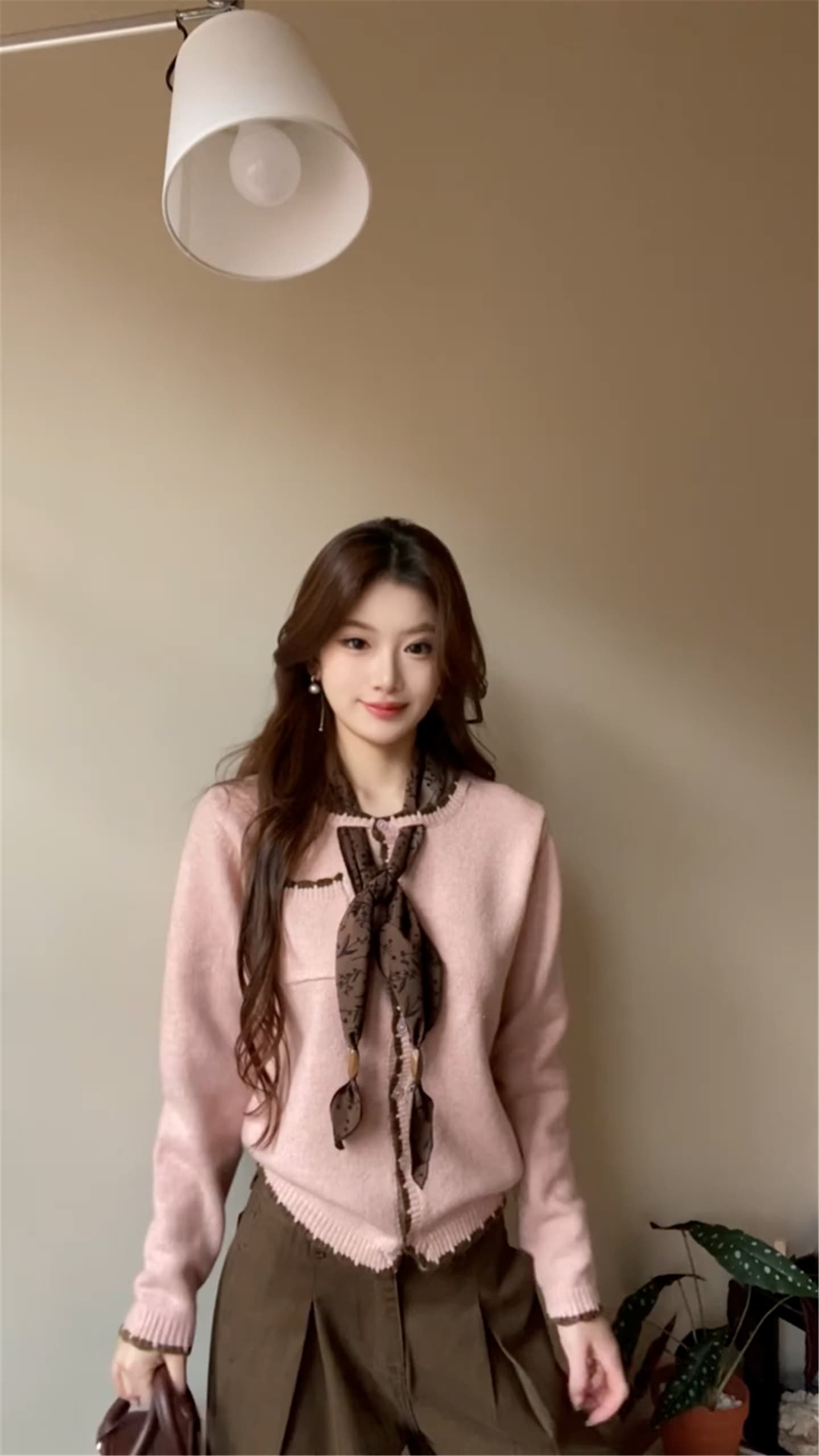 부드러운 품격 고유 한 디자인 센스 레이스업 핑크색 스웨터 여자 2026 새로운 머저리 두꺼운 수 있습니다. 인사이드 가져 가라. 외출용 맨위 상세 이미지 3