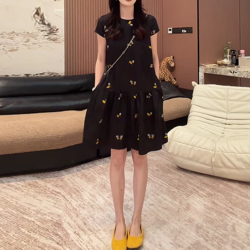 경관 그림 2026 여름 새로운 여성 패션 라운드 넥 가을 어깨 외국 가스 드레스 디스플레이 품격 고급 센스 치마 이미지 4