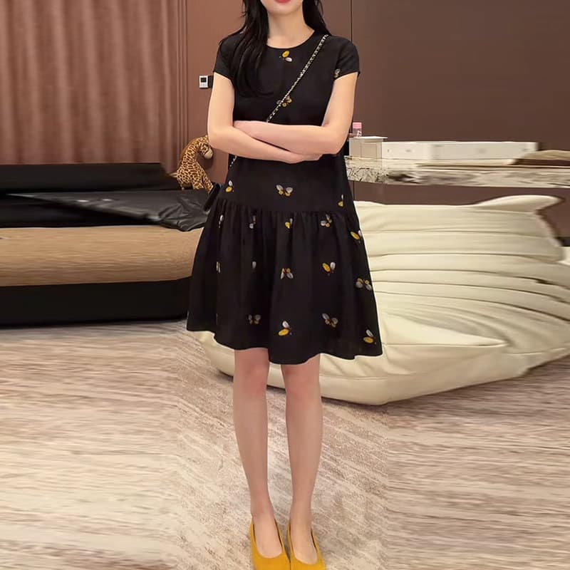 경관 그림 2026 여름 새로운 여성 패션 라운드 넥 가을 어깨 외국 가스 드레스 디스플레이 품격 고급 센스 치마 상세 이미지 4