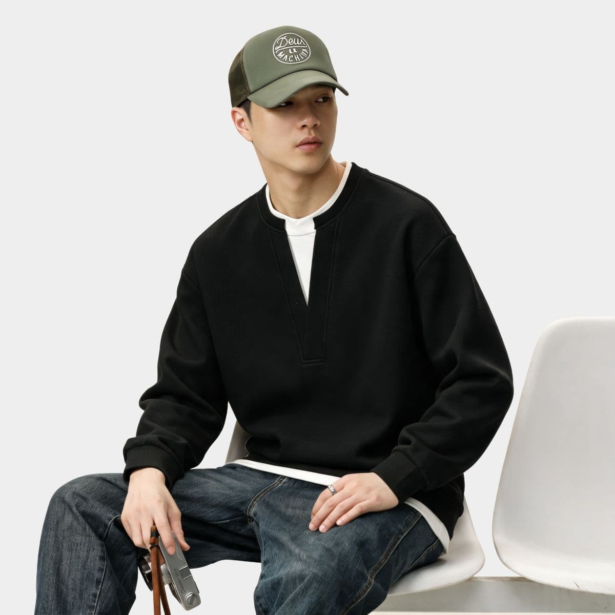 실사 2026 가을 겨울 새로운 미니멀리즘 페이크 레이어드 후드티 남성 풀오버 트렌드 V넥 와 성별 다용도 캐주얼 이미지 4