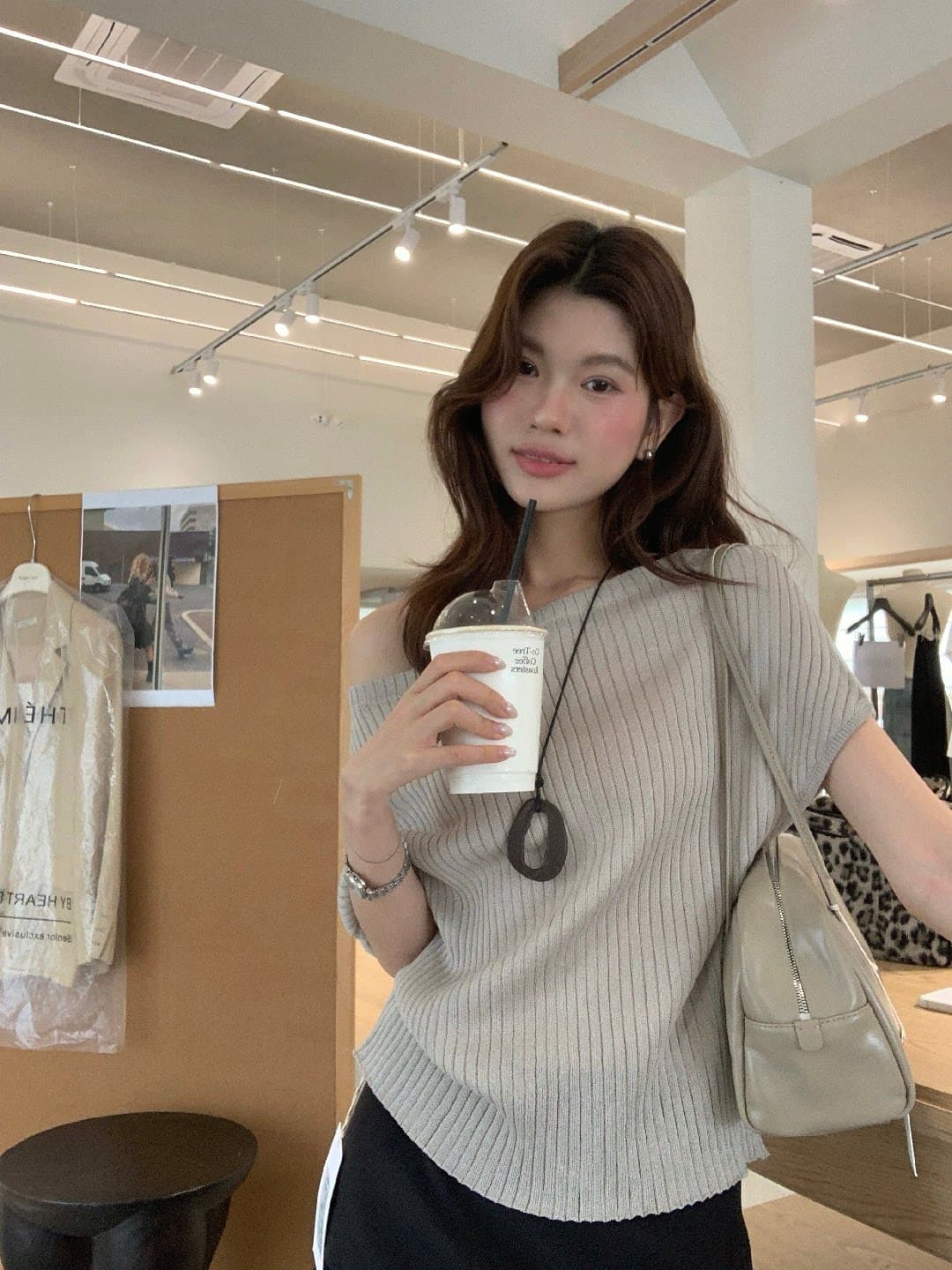 한 부서 부드러운 바람 비스듬한 어깨 아마 반팔 니트 스웨터 여성 여름 다용도 작은 셔츠 슬림해 보이는 오프숄더 맨위 상세 이미지 7