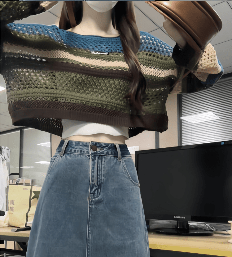 스트라이프 배색 라운드 넥 찢어진 부분 홀로우 아웃 니트 스웨터 스웨터 여자 2026 가을 한 부서 아름다움 당겨서 블루 착용 잡아라. 의류 이미지 4