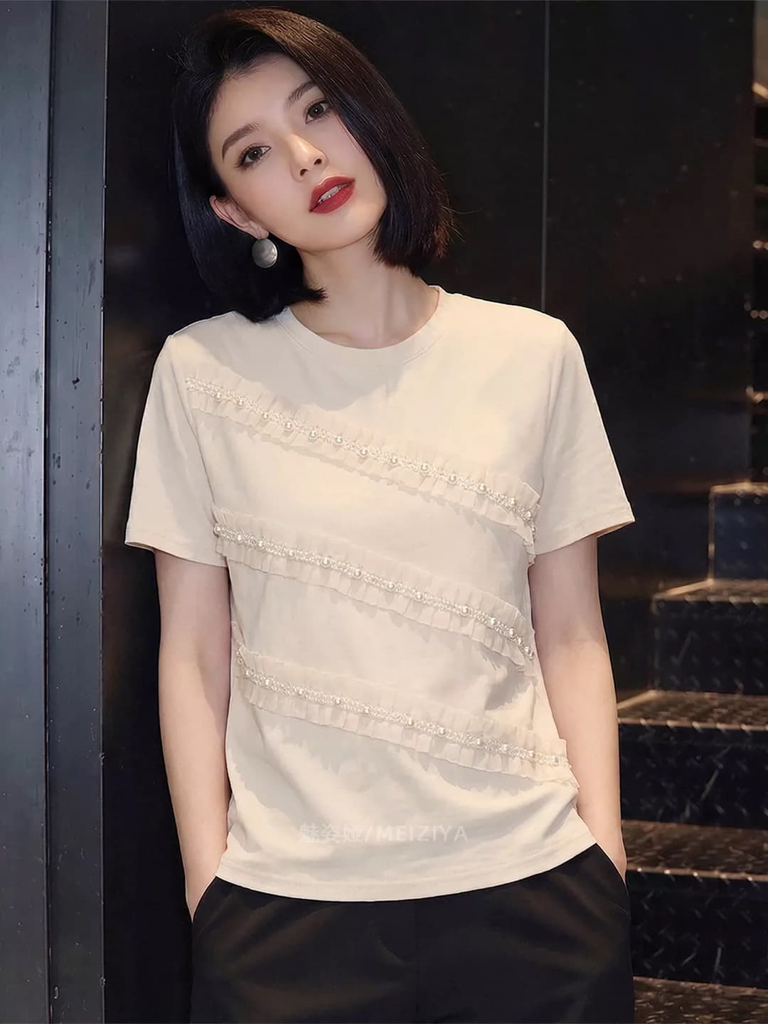 2026 봄 새로운 부드러운 느긋한 바람 진주 레이스 반팔 티셔츠 여성 의류 슬림해 보이는 다용도 디자인 센스 맨위