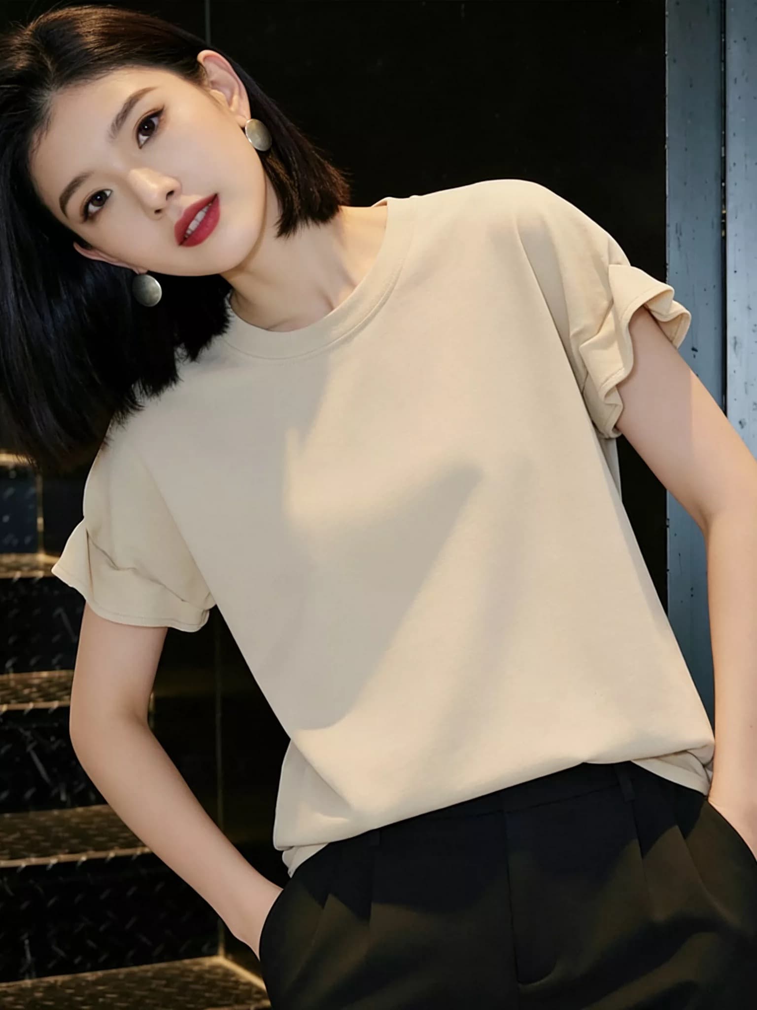 반팔 티셔츠 여성 2026 봄 새로운 한국 스타일 루즈핏 라운드 넥 맨위 디자인 센스 단색 패션 기본 셔츠 트렌디 이미지 2