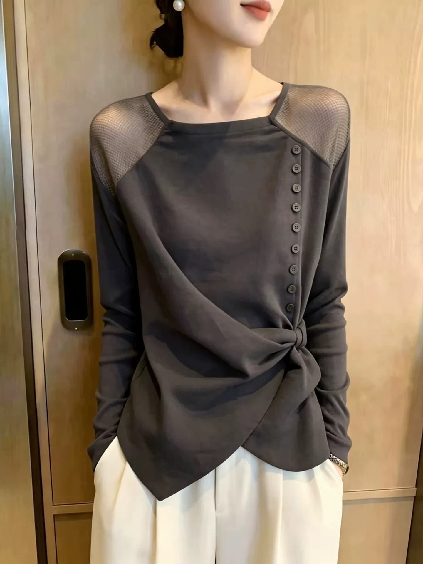 한 부서 디자인 센스 회색 긴팔 티셔츠 여성 가을 새로운 단추 장식 망사 패치워크 라운드 넥 연령 감소 맨위 상세 이미지 5