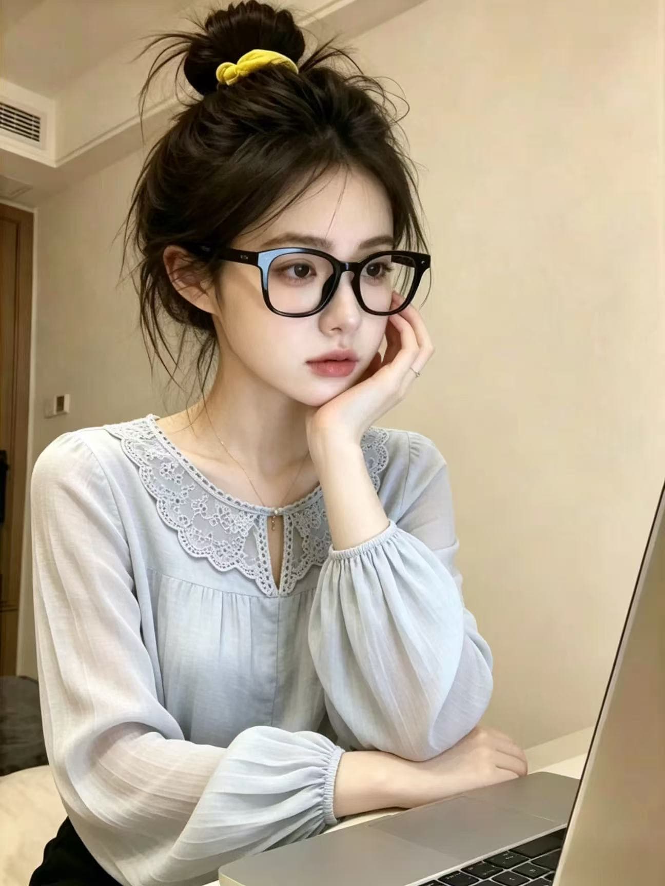 이른 가을 빛 럭셔리 고급 센스 회색 레이스 베이비 칼라 긴팔 인사이드 가져 가라. 외출용 패션 연령 감소 라운드 넥 작은 대중 맨위