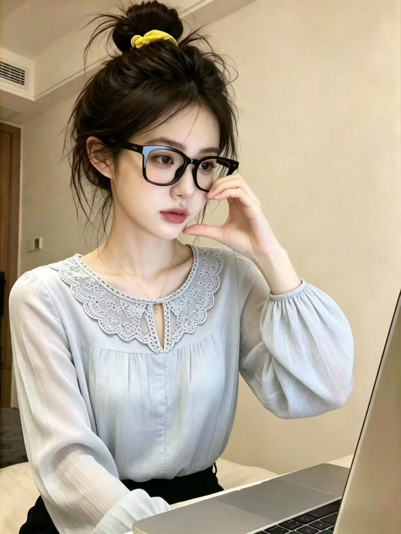 이른 가을 빛 럭셔리 고급 센스 회색 레이스 베이비 칼라 긴팔 인사이드 가져 가라. 외출용 패션 연령 감소 라운드 넥 작은 대중 맨위 상세 이미지 4