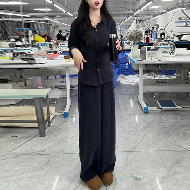 2026 여름 새로운 루즈핏 슬림해 보이는 고급 센스 셔츠 와이드 레그 팬츠 세트 한 팬 투피스 세트 이미지 3