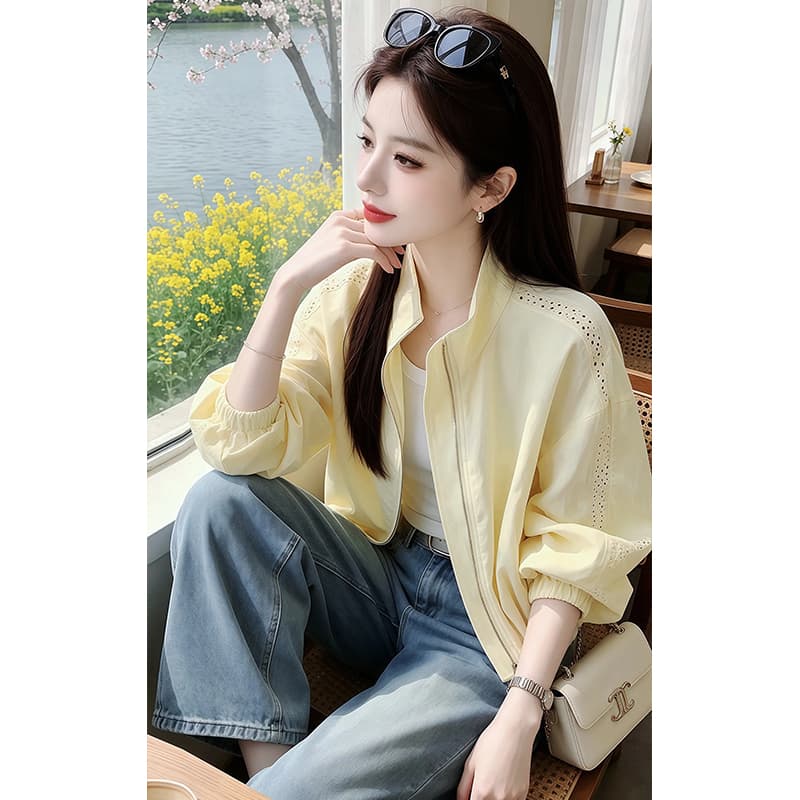 향기로운 듀오 2026 새로운 여름 쇼트 스타일 세련된 바람 여성 스탠드 칼라 홀로우 아웃 자외선 차단 의류 캐주얼 짧은 외투 얇은 스타일 이미지 2