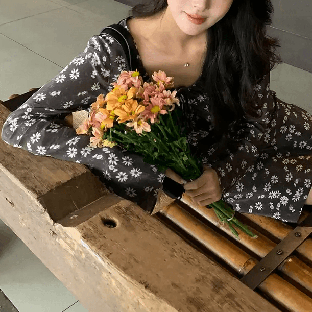 빛 럭셔리 레이스업 나팔 소매 2026 여름 새로운 작은 데이지 프린트 드레스 이미지 4