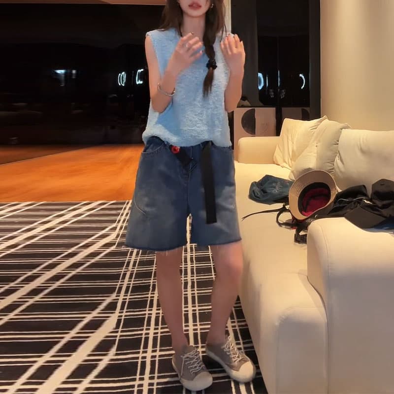 여름 새로운 작은 대중 디자인 질감 센스 중식 느슨함 조끼 레트로 트리밍 워싱 거친 가장자리 데님 반바지 이미지 5