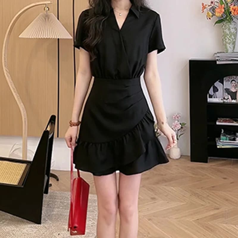 꼬집기 허리 슬림해 보이는 프릴 불규칙 밑단 절묘한 바람 드레스 2026 여름 새로운 트렌드 단색 치마 이미지 3