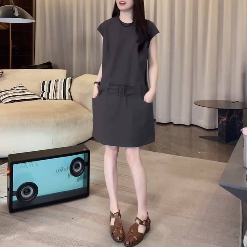 라운드 넥 민소매 벨트 허리 수축 드레스 2026 여름 새로운 여성 의류 품격 슬림해 보이는 출퇴근 쇼트 스타일 치마 상세 이미지 6