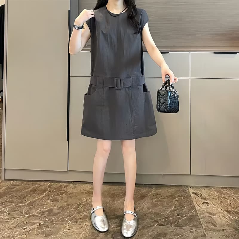 라운드 넥 민소매 벨트 허리 수축 드레스 2026 여름 새로운 여성 의류 품격 슬림해 보이는 출퇴근 쇼트 스타일 치마 상세 이미지 6