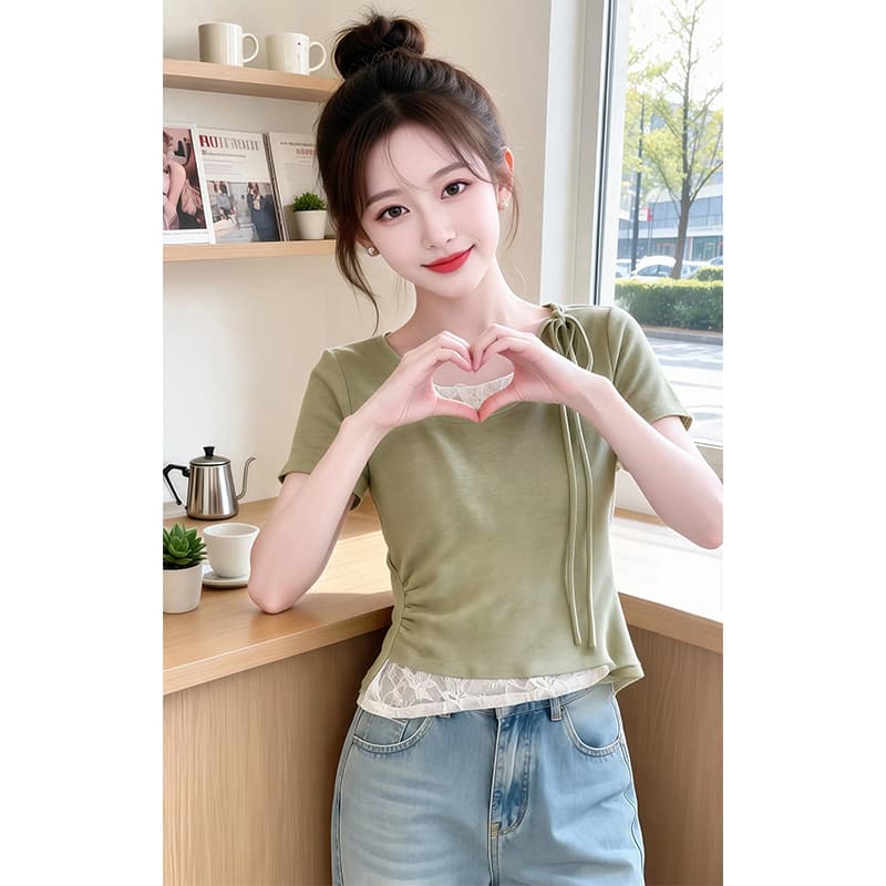 불규칙 디자인 센스 트렌드 반팔 티셔츠 여성 2026 여름 새로운 페이크 레이어드 패치워크 디스플레이 화이트 슬림해 보이는 맨위 이미지 2