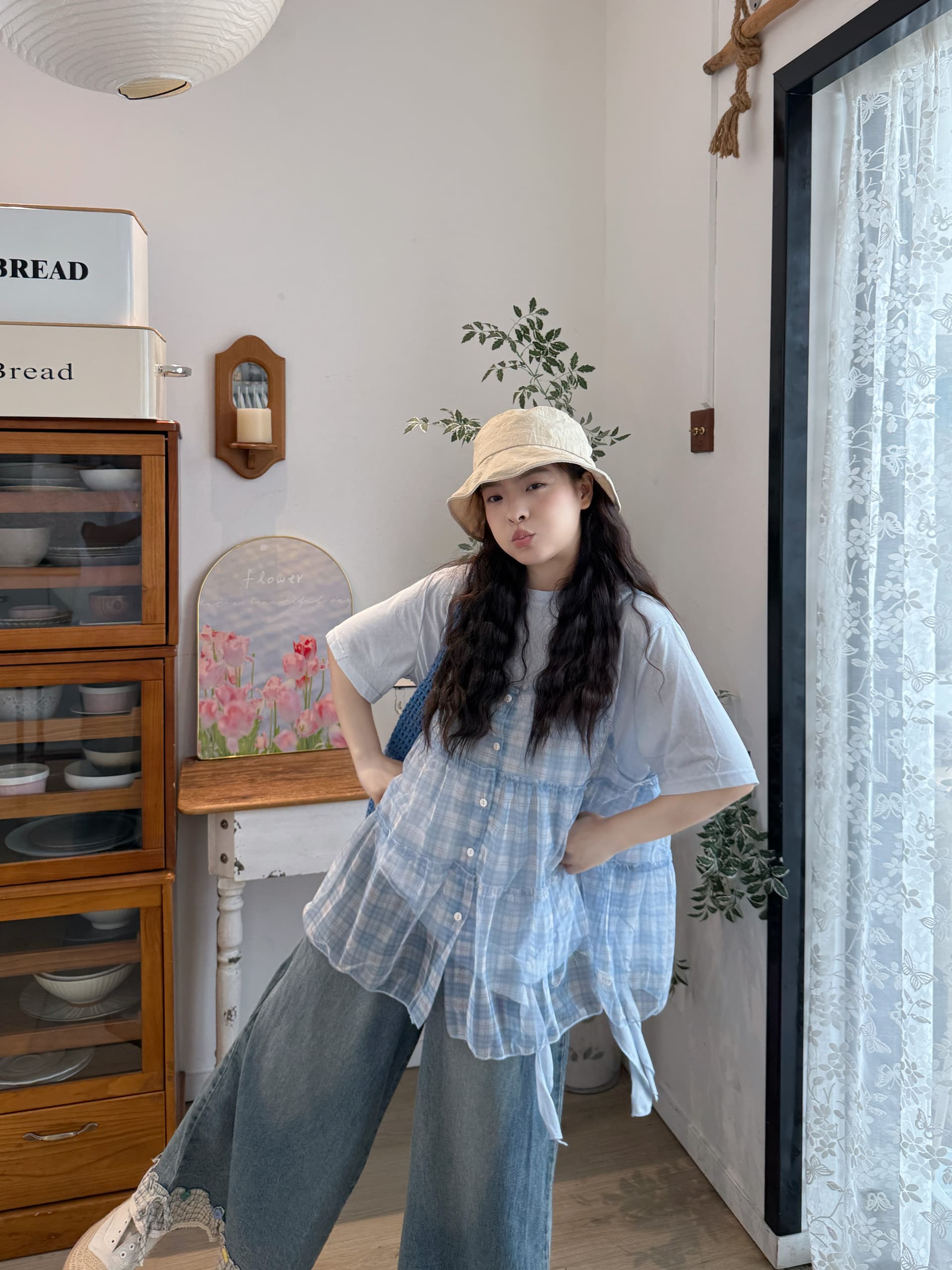 실사 선물 물품 체크무늬 슬립 반팔 만나는 티셔츠 청바지 이미지 2