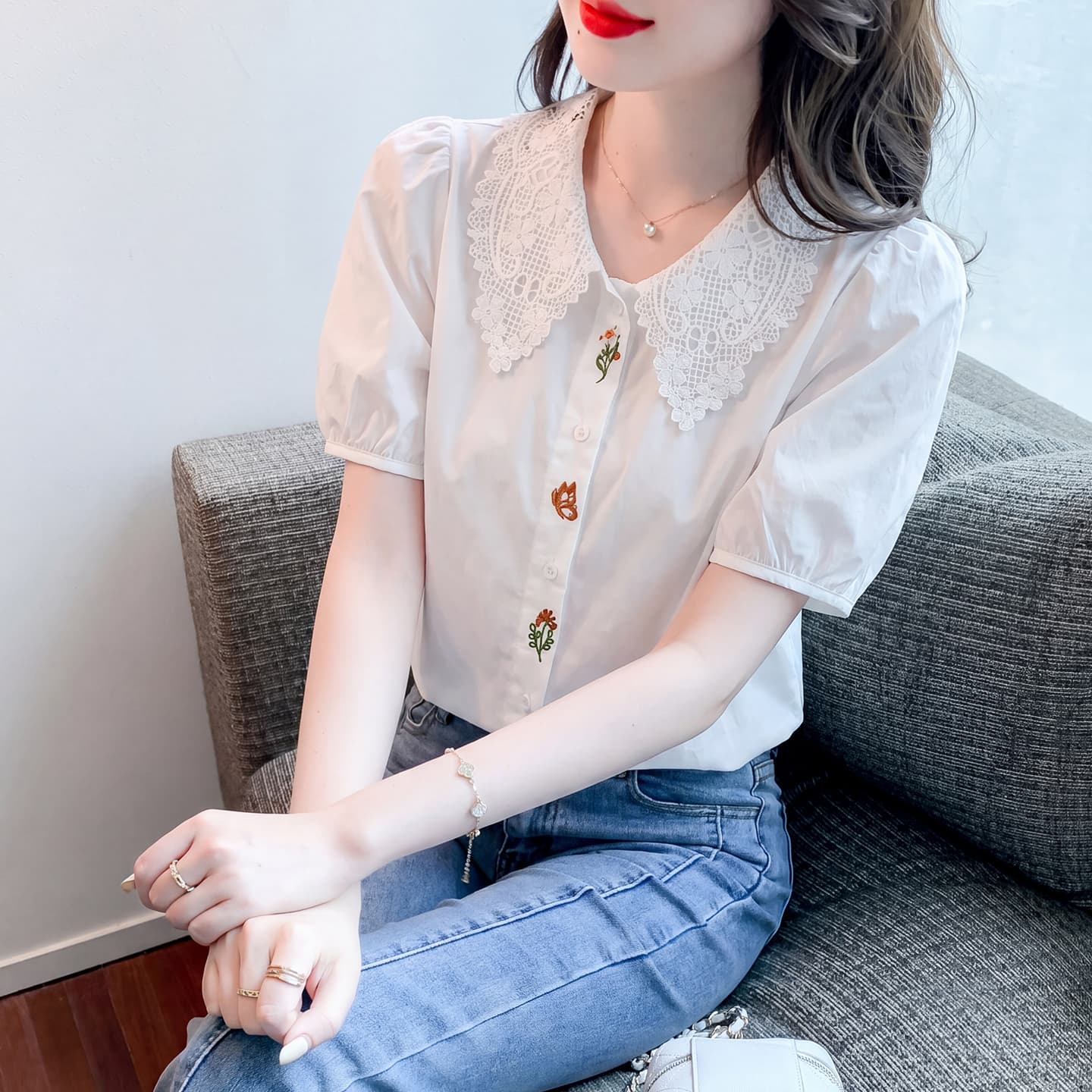 여름 새로운 문예 바람 자수 반팔 화이트 셔츠 품격 캐주얼 레이스 폴로 칼라 패치워크 거품 소매 맨위