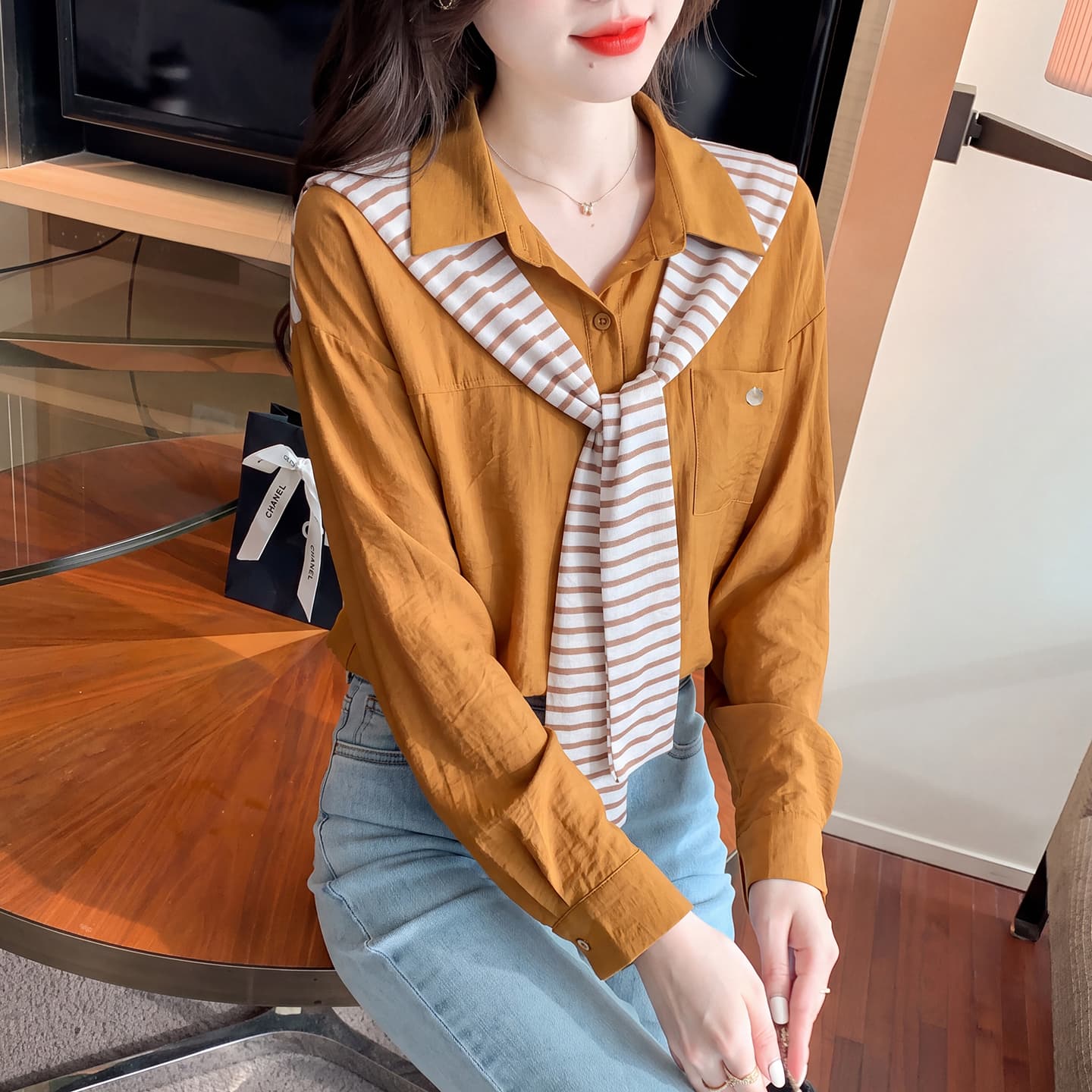 이른 가을 출퇴근 디자인 센스 스트라이프 숄 긴팔 여성 셔츠 2026 새로운 느긋한 바람 페이크 레이어드 맨위 이미지 4