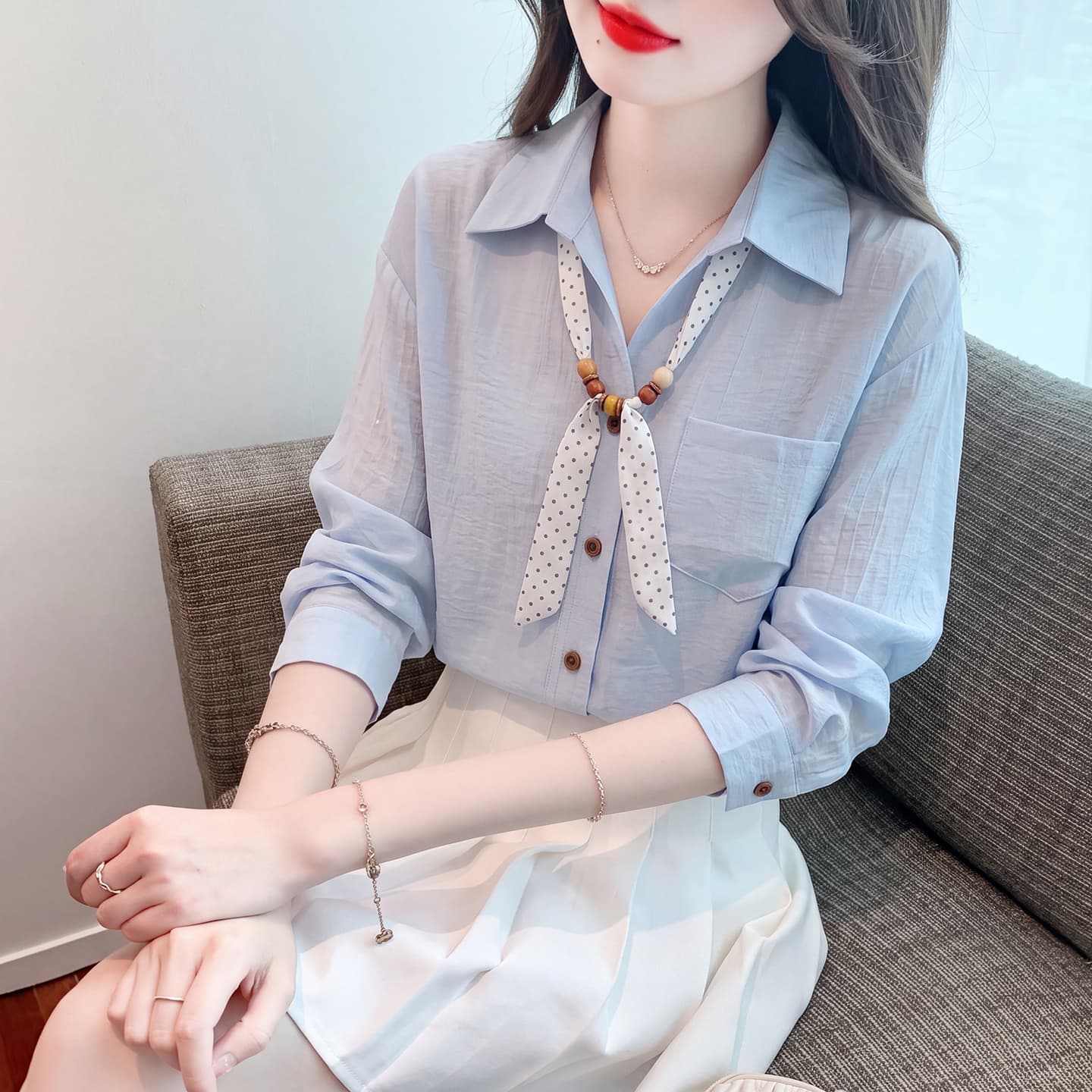 2026 가을 새로운 패션 긴팔 폴로 칼라 레이스 업 셔츠 여성 의류 디자인 센스 연령 감소 슬림해 보이는 외국 가스 맨위 이미지 5