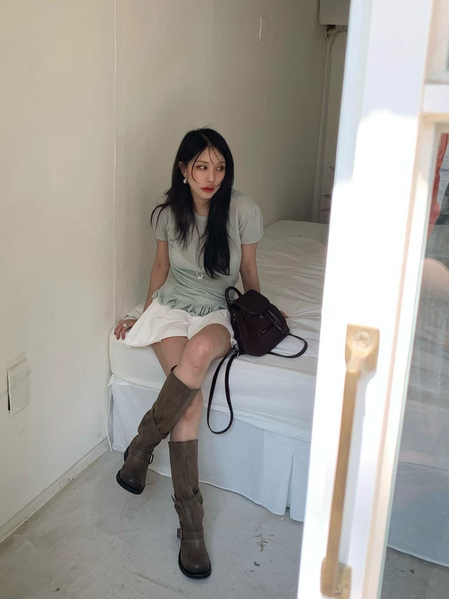 있음 밖으로 한 부서 작은 대중 디자인 센스 레이스 주름 불규칙 반팔 티셔츠 여성 상세 이미지 2