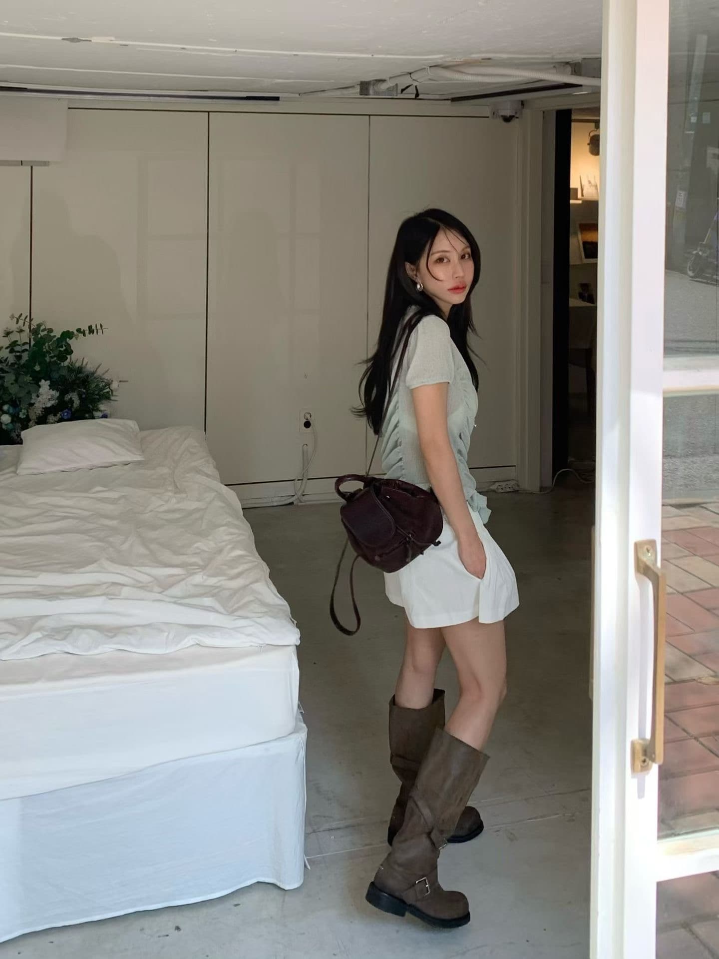 있음 밖으로 한 부서 작은 대중 디자인 센스 레이스 주름 불규칙 반팔 티셔츠 여성 상세 이미지 5