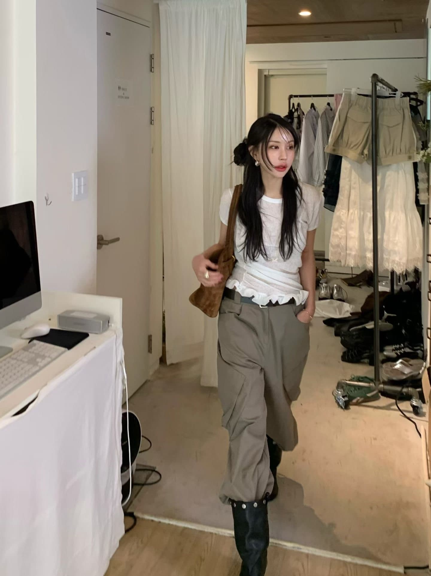 있음 밖으로 한 부서 작은 대중 디자인 센스 레이스 주름 불규칙 반팔 티셔츠 여성 상세 이미지 15
