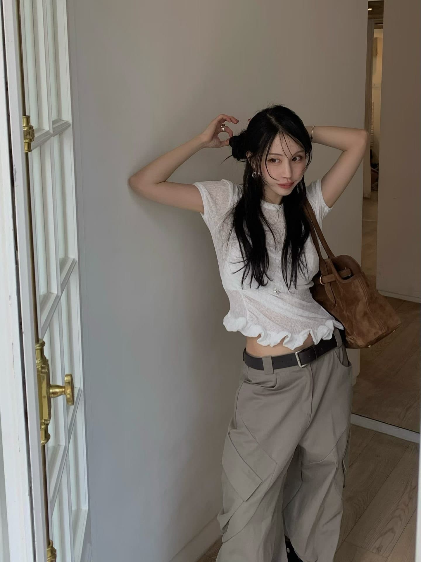 있음 밖으로 한 부서 작은 대중 디자인 센스 레이스 주름 불규칙 반팔 티셔츠 여성 상세 이미지 17