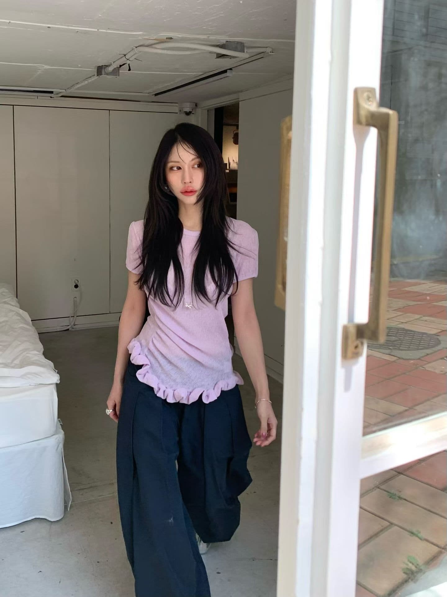 있음 밖으로 한 부서 작은 대중 디자인 센스 레이스 주름 불규칙 반팔 티셔츠 여성 상세 이미지 28