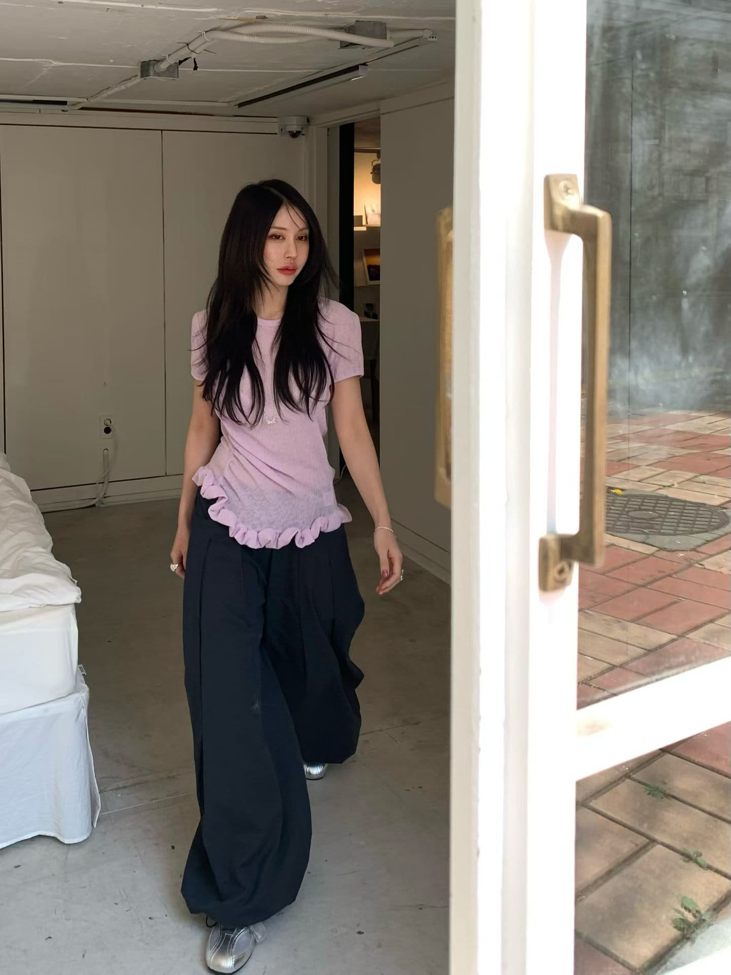 있음 밖으로 한 부서 작은 대중 디자인 센스 레이스 주름 불규칙 반팔 티셔츠 여성 상세 이미지 29